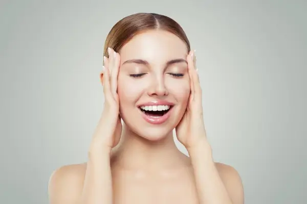 Estética avanzada fácil Estética avanzada fácil cara de mujer feliz